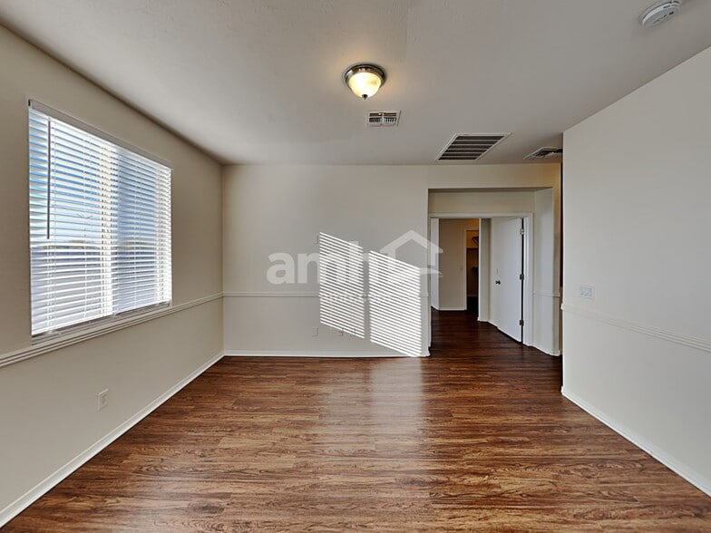 Building Photo - 9742 E Knowles Ave