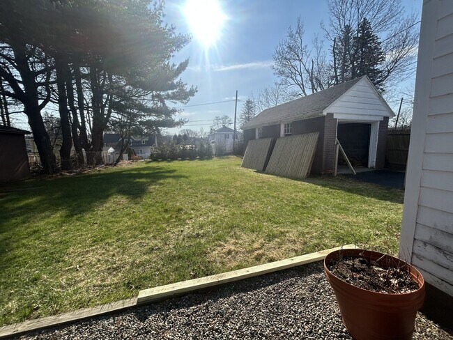 Building Photo - 25 Putnam Ave