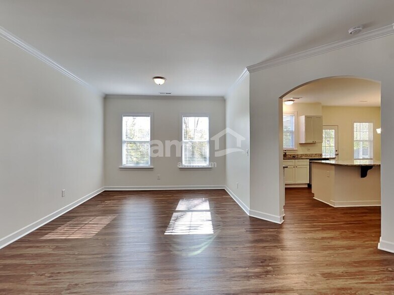 Building Photo - 212 E Quailwood Dr