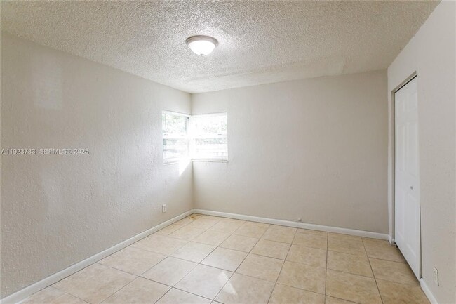 Building Photo - 5288 N Andrews Ave