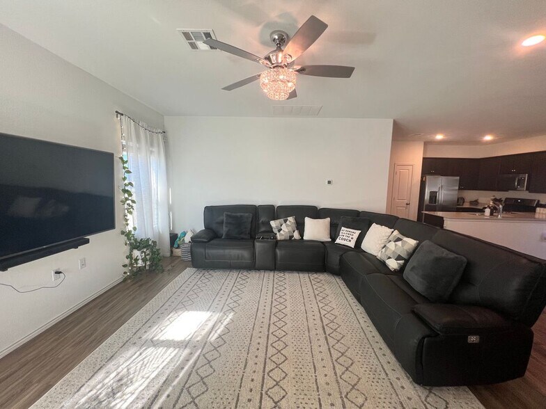 Building Photo - 2308 Nightview Dr