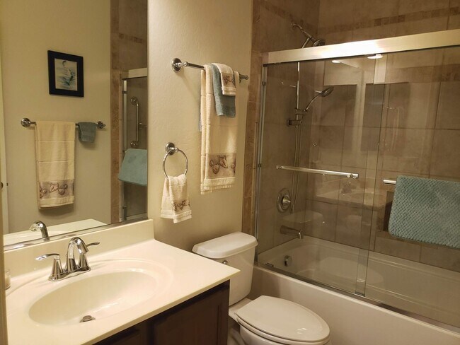 Building Photo - 208 E Caribbean Dr