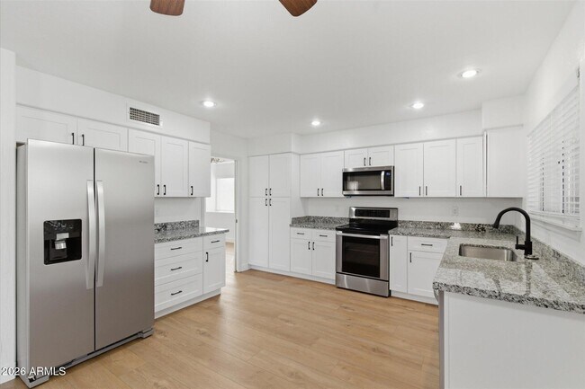 Building Photo - 14252 S 43rd Pl