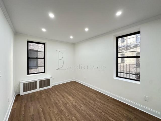 Building Photo - 1 bedroom in ASTORIA NY 11103