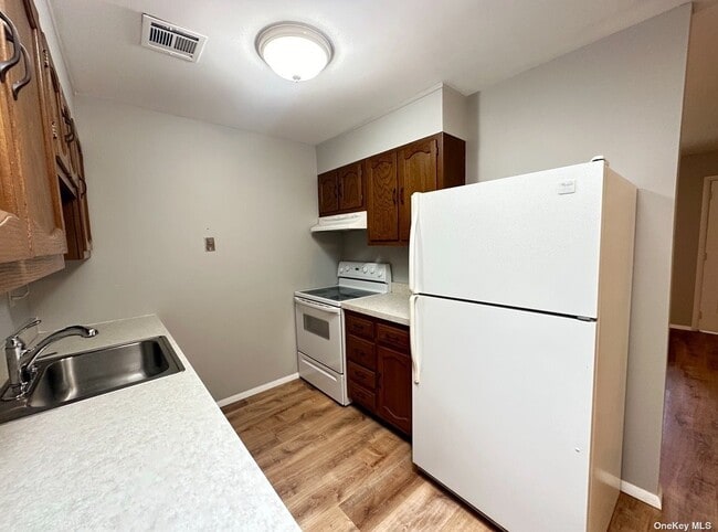 Building Photo - 306 Torquay Ct