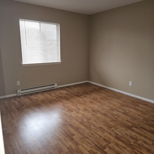Building Photo - 1351 Monomoy St