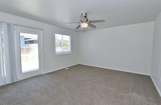 Building Photo - Immaculate Single-Level Home in Quiet Neighborhood