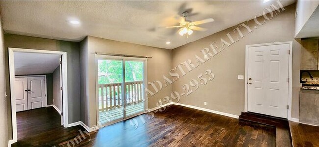 Building Photo - Nice Updated 3 Bed, 1 Bath in KCK-Availabl...