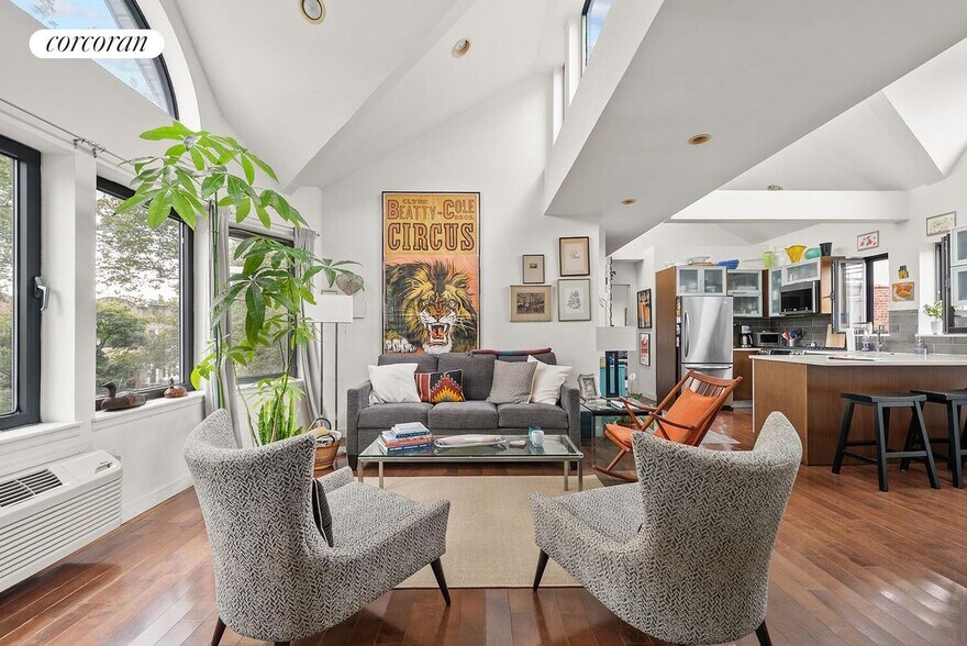 Building Photo - 138 Seeley St