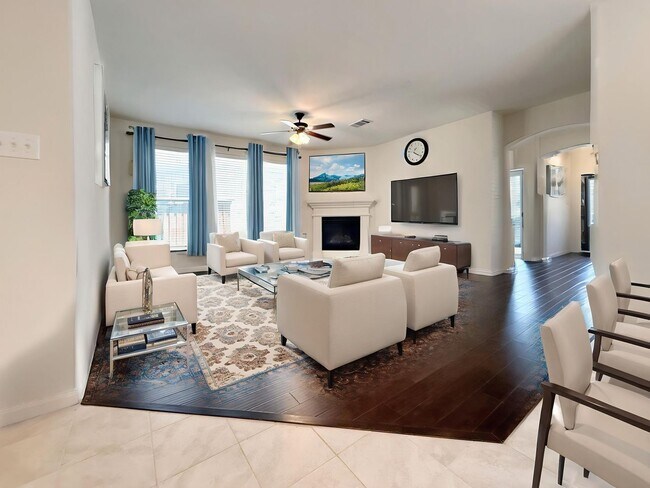 Building Photo - Luxury Home on the Lake - Resort Style Liv...