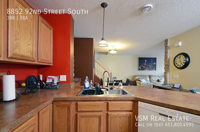 Building Photo - GORGEOUS 3 bedroom, 2.5 bathroom townhome ...