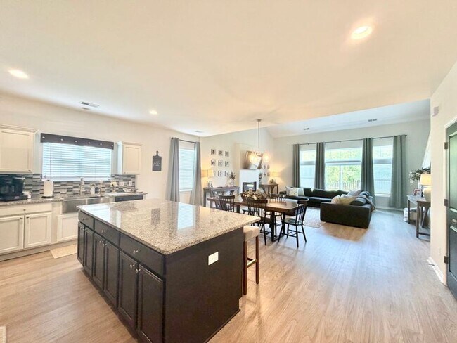 Building Photo - 4-bedroom, 2.5 bath home in The Enclave at Berwick, Savannah, GA.