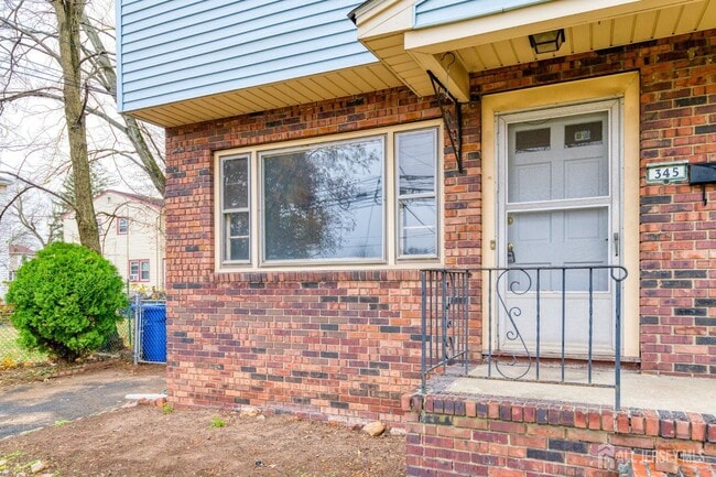 Building Photo - 345 Lincoln Blvd