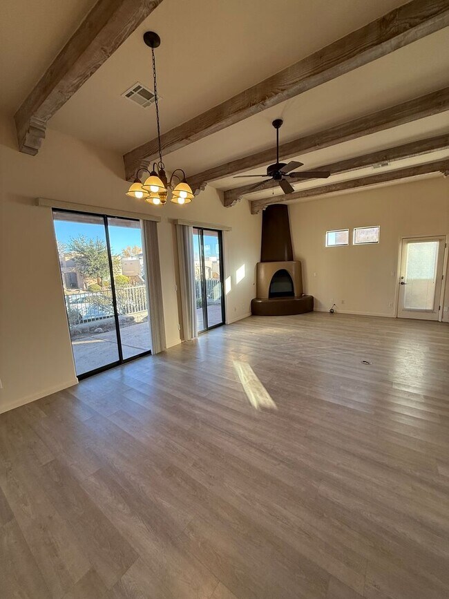 Building Photo - 1903 Coyote Ridge Dr