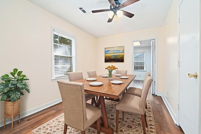 Building Photo - Cozy Living in Goose Creek!