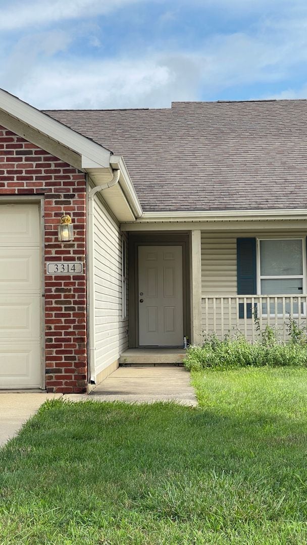 Building Photo - LINDBERG VILLAGE...Duplex