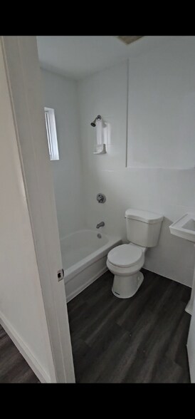 Building Photo - 550 NW 58th St