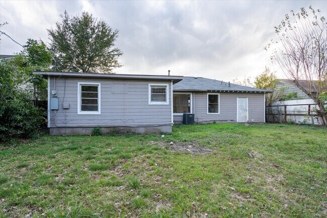 Building Photo - 5851 Southtown St