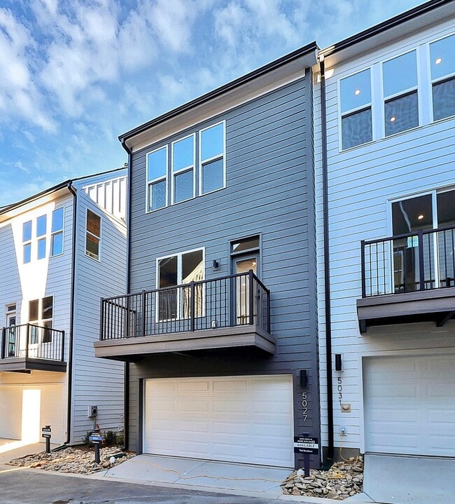 Building Photo - 5027 Duchess Dr