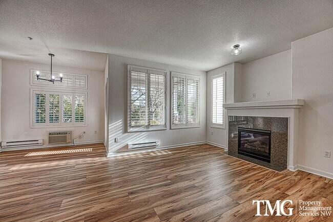 Building Photo - Cute Condo w/ 2 Beds 2 Baths and Patio in Beaverton!