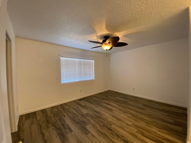 Building Photo - 1412 Stone Canyon Rd NE