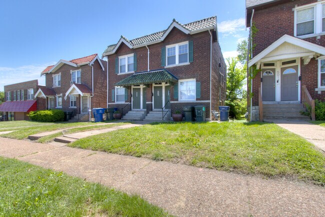 Building Photo - 5012 Chippewa St