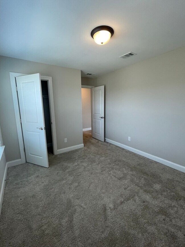 Building Photo - 337 Collier Rd