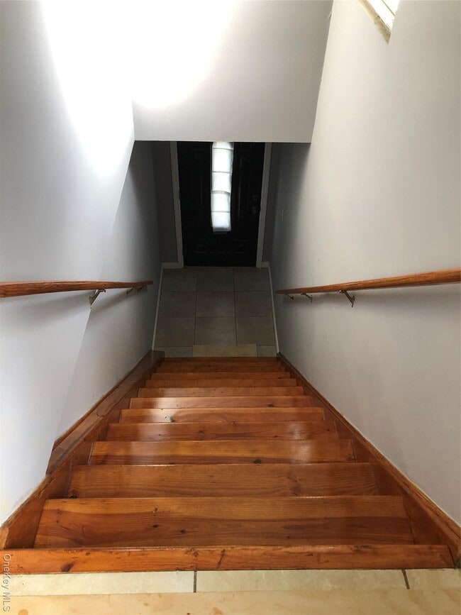 Building Photo - 231-10 145th Ave