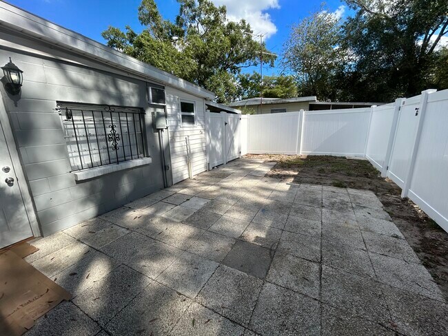 Building Photo - Crawford Investment Group - Apartment