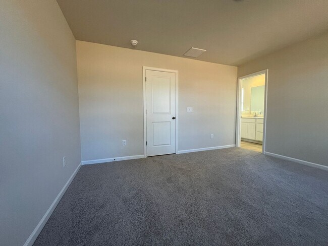 Building Photo - Brand New 3/2.5 Townhome Available In Reidville - Ready To Move In!