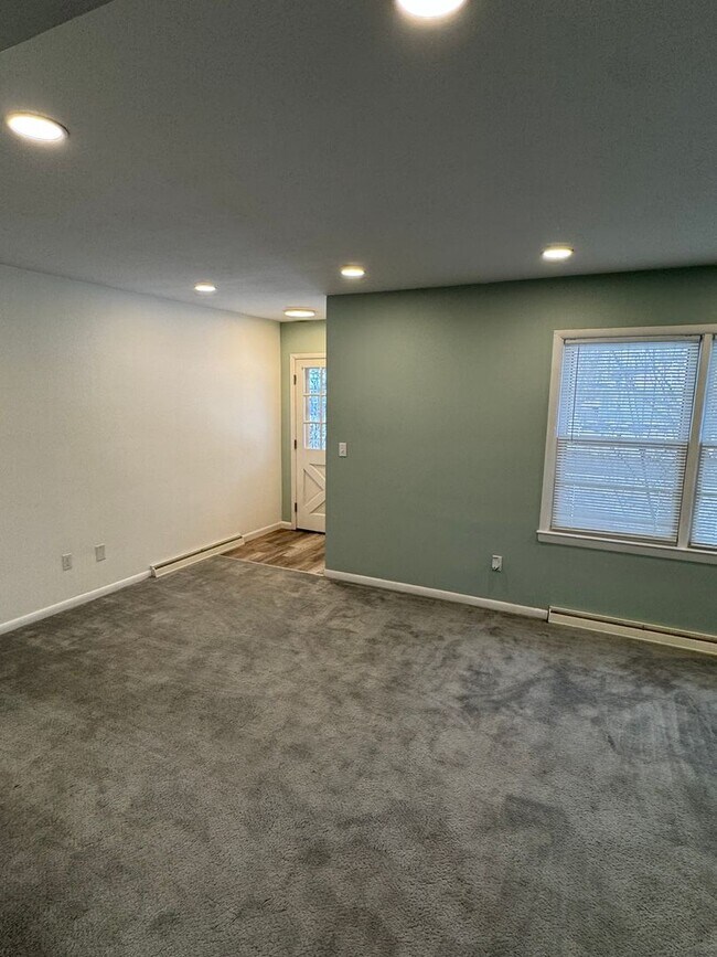 Building Photo - 1450 Marlborough Dr