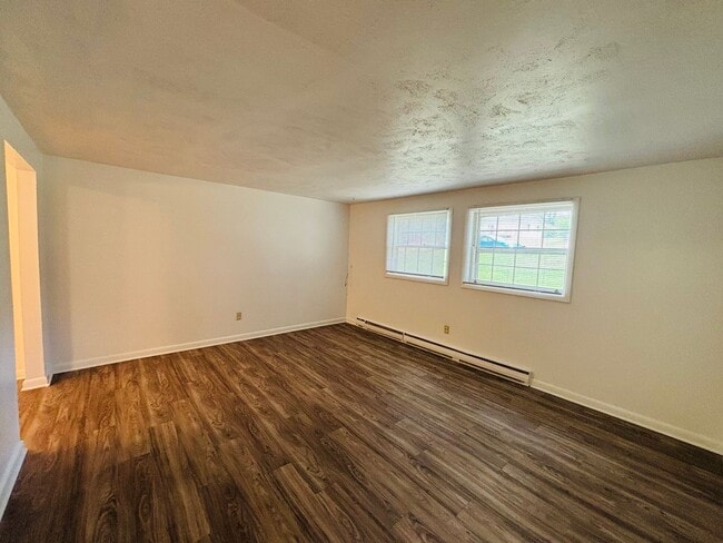 Building Photo - 1605 Lark Ln