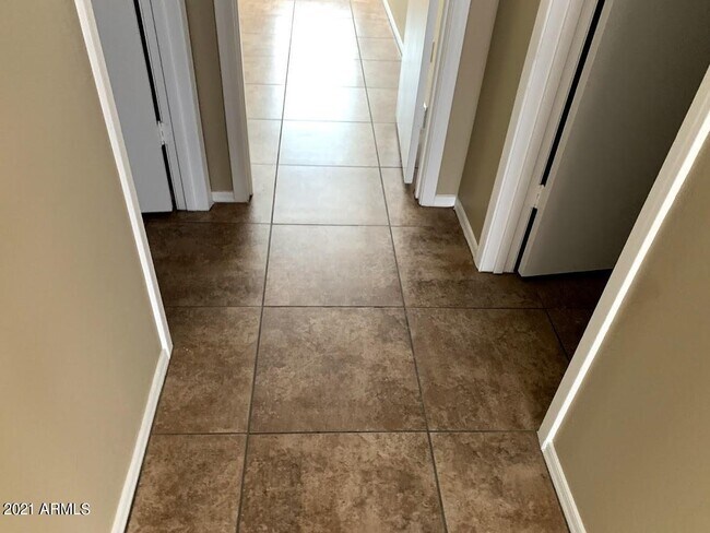 Building Photo - 6005 S 15th Dr