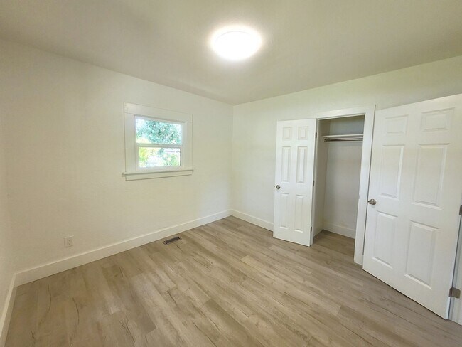 Building Photo - Remodeled 3 Bedroom Plus Office with Large...