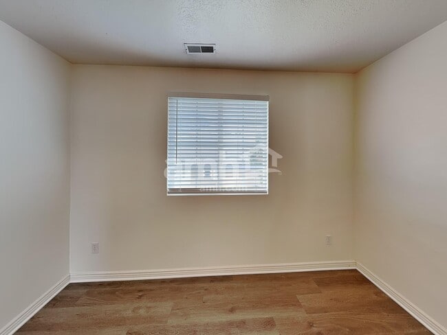 Building Photo - 10766 N Cypress