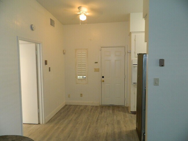 Building Photo - 944 Kensington Dr