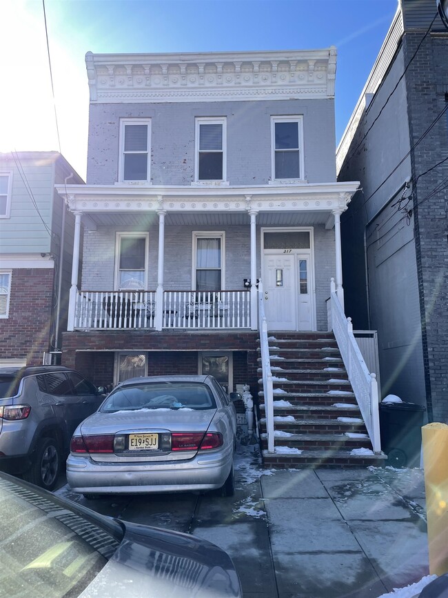 Building Photo - 317 22nd St