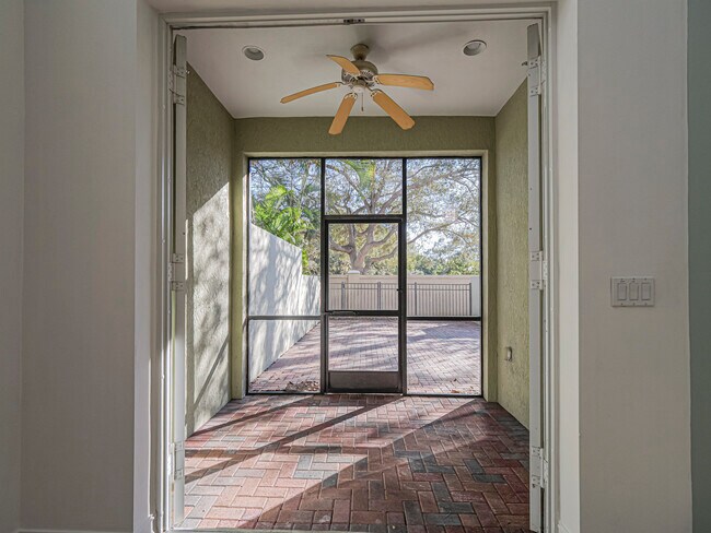 Building Photo - 1835 Bridgepointe Cir