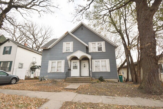 Primary Photo - 231-233 S Pearl St