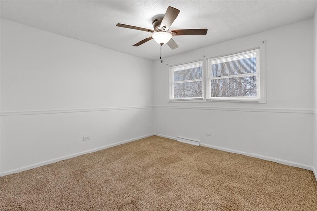 Building Photo - 234 E Shorewood Dr