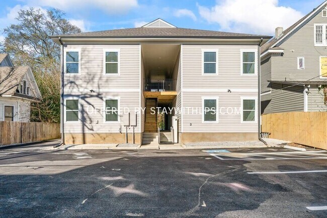 Building Photo - 1571 Court Ave