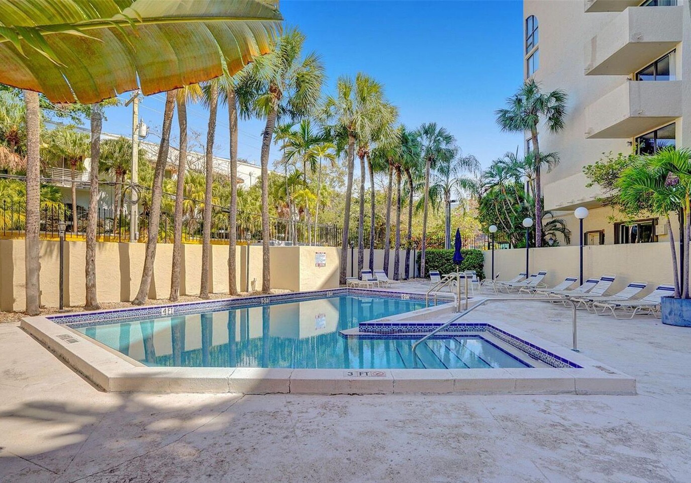 Building Photo - 2715 Tigertail Ave