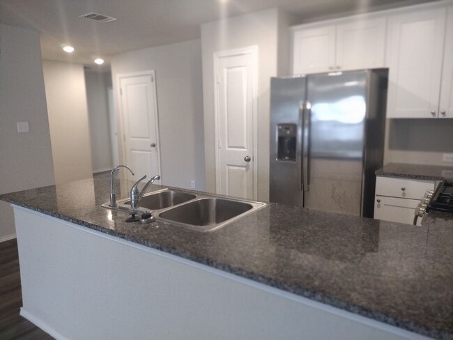 Building Photo - Charming 3 bedroom in Republic Creek!