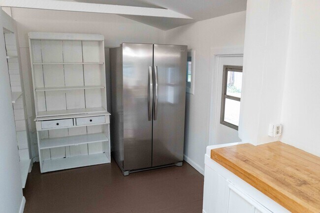 new fridge - 1411 Bonnell Dr