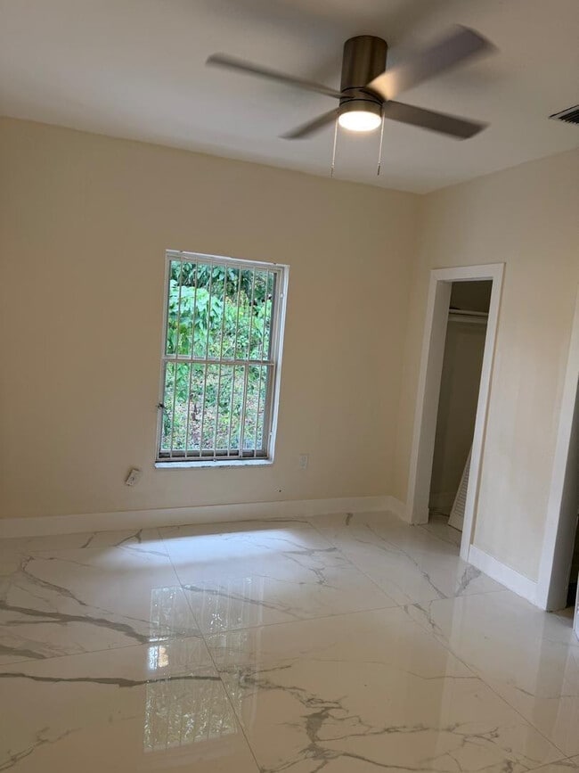 Building Photo - 6410 NW Miami Ct