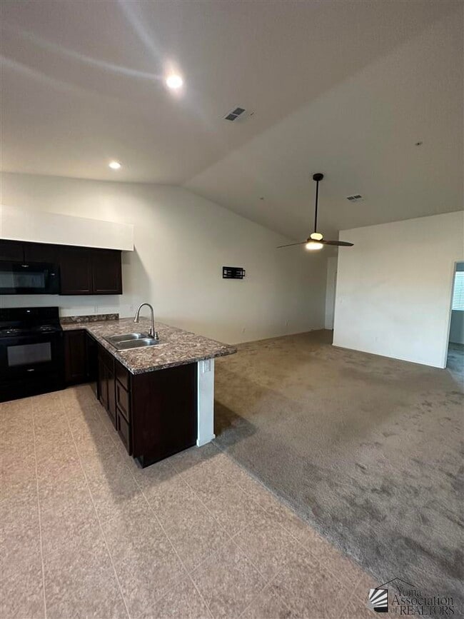 Building Photo - 3749 S Desert Sky Dr