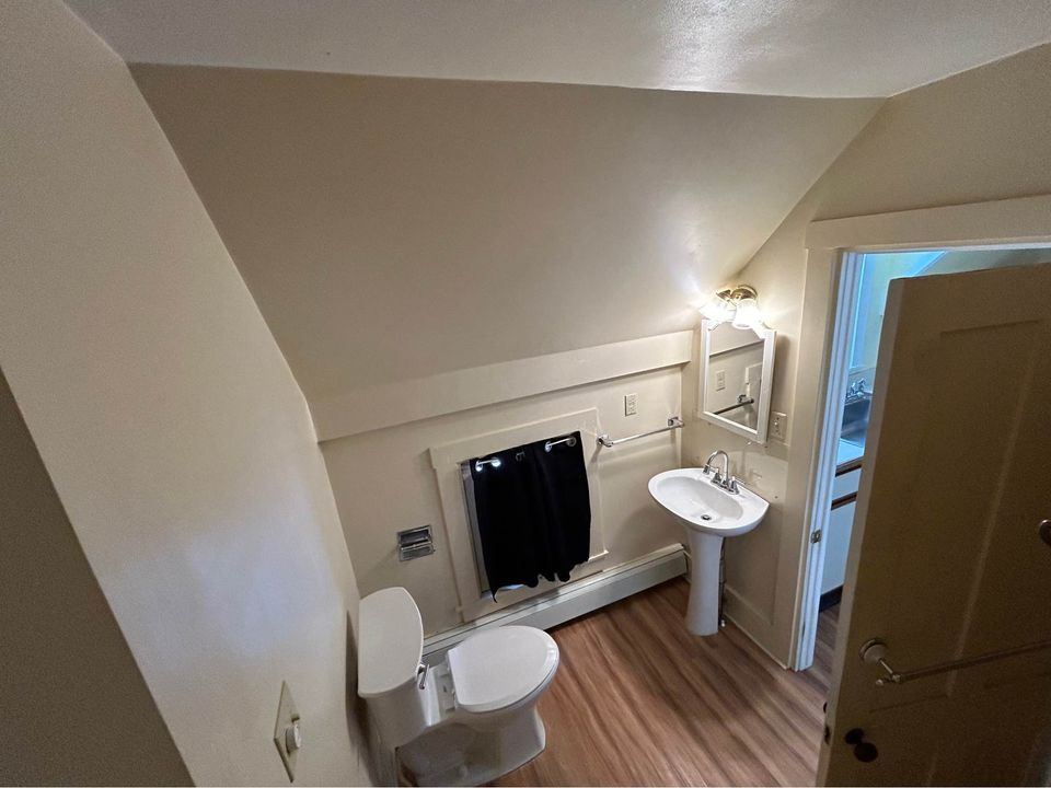 Building Photo - 323 Pine St