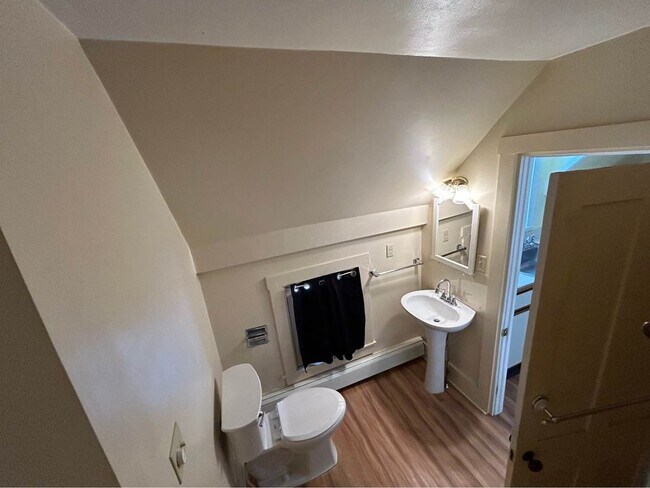 Building Photo - 323 Pine St