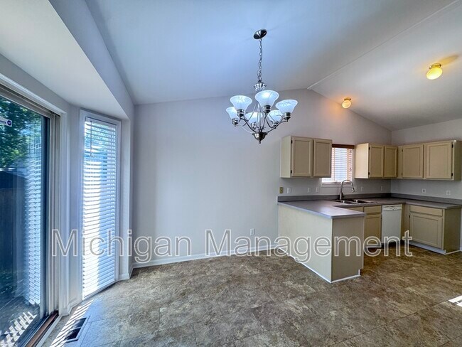 Building Photo - 173 Algansee Dr