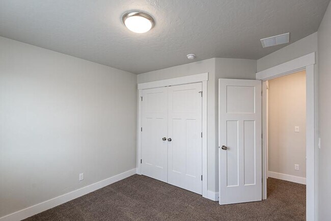 Building Photo - 305 Johnson Rd